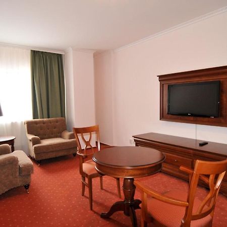 Hotel Tex Club Botoşani Exteriör bild