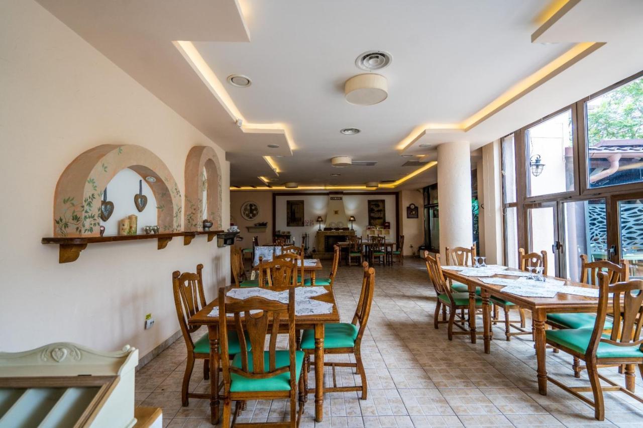 Hotel Tex Club Botoşani Exteriör bild