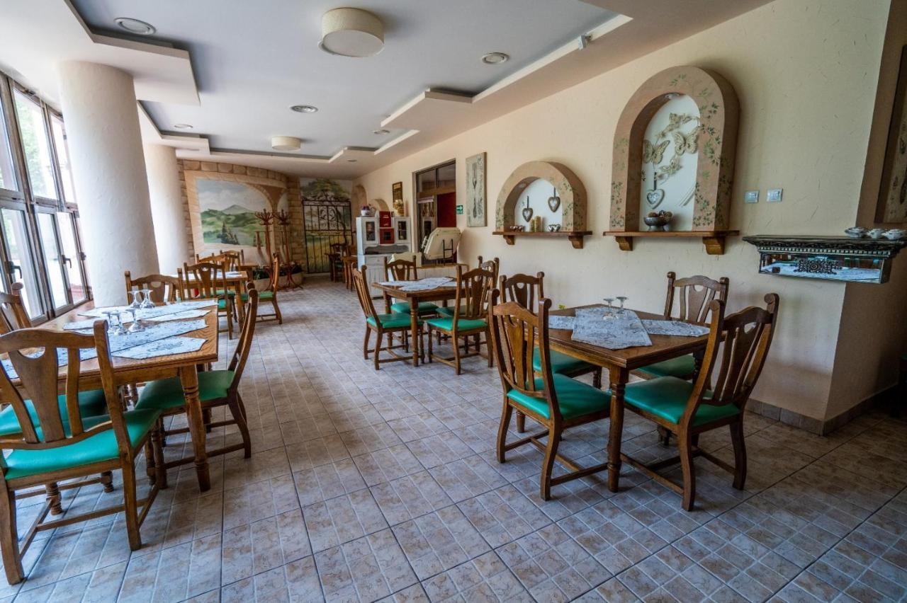 Hotel Tex Club Botoşani Exteriör bild