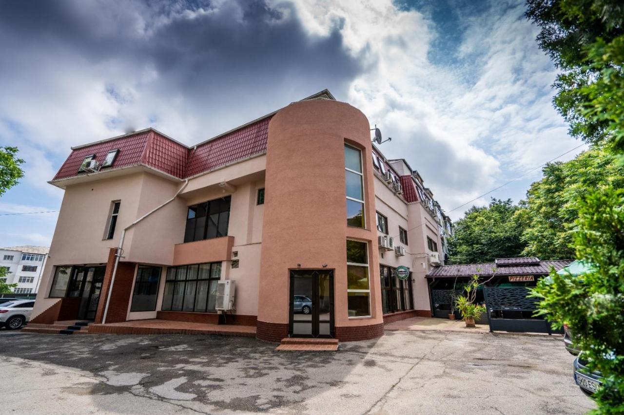 Hotel Tex Club Botoşani Exteriör bild