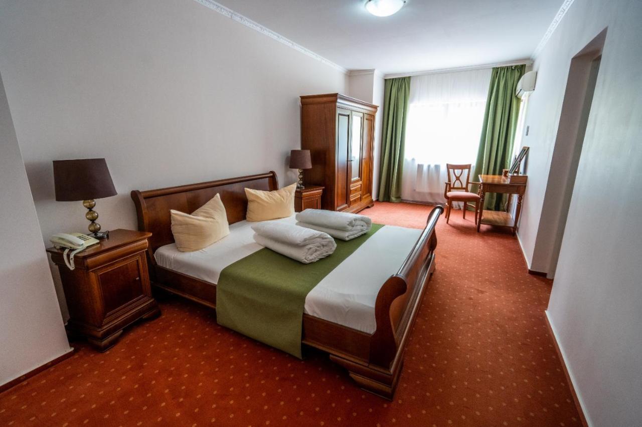 Hotel Tex Club Botoşani Exteriör bild