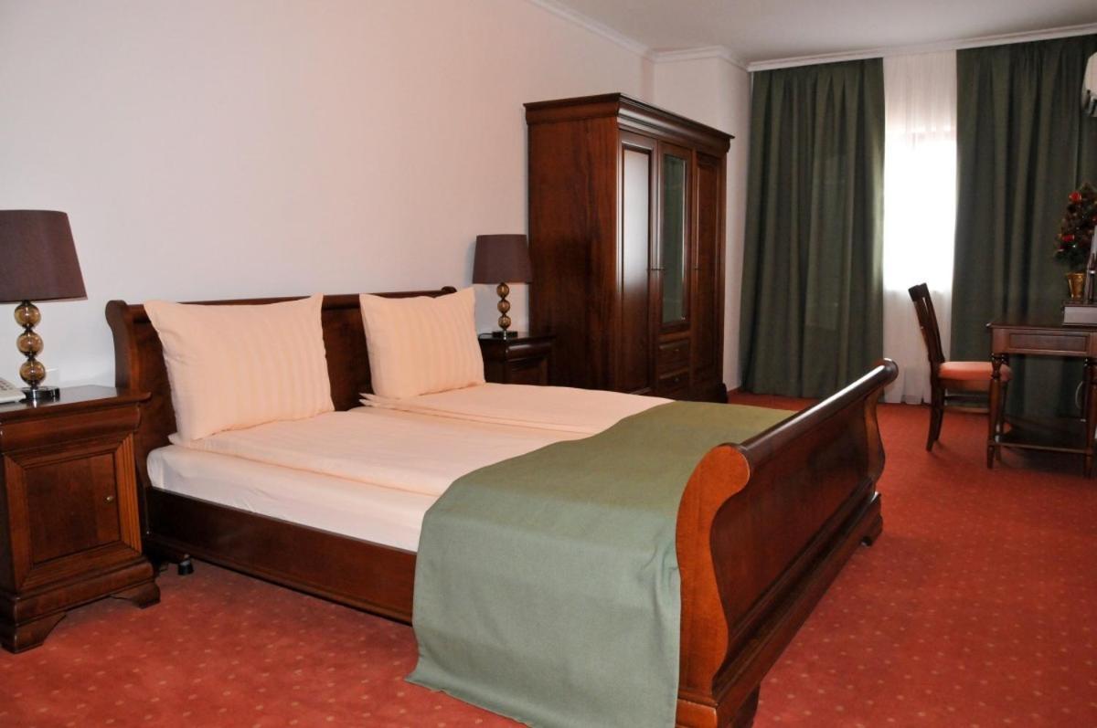Hotel Tex Club Botoşani Exteriör bild