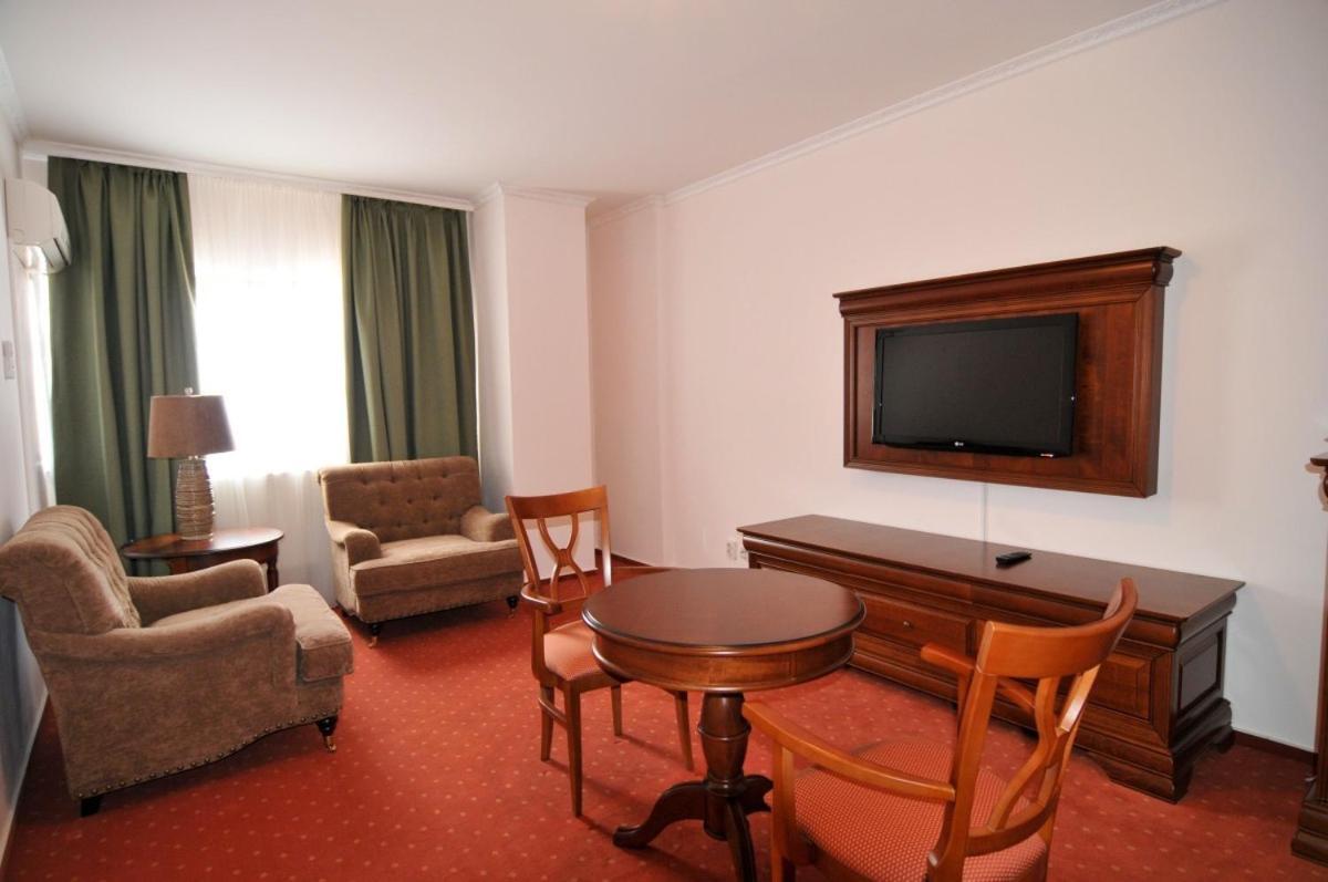 Hotel Tex Club Botoşani Exteriör bild