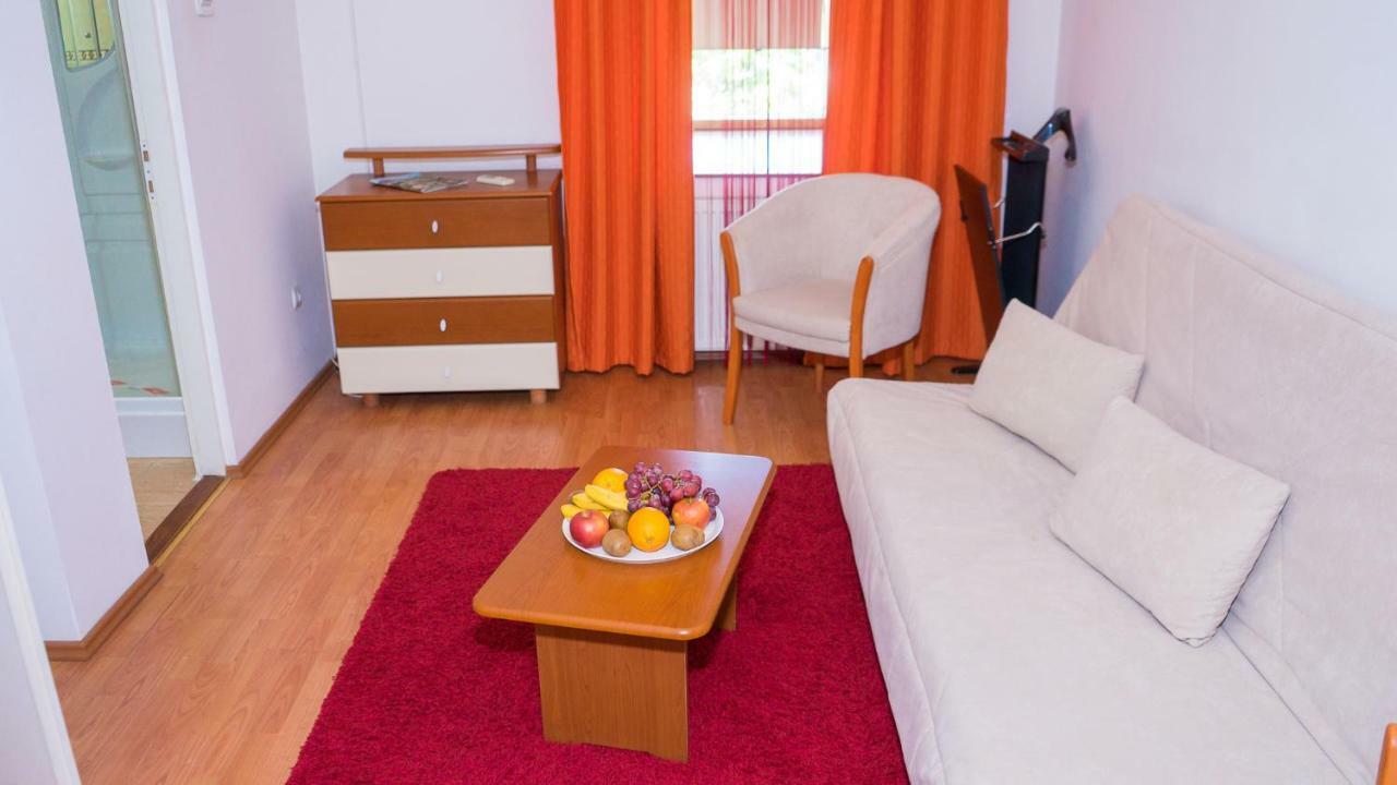 Hotel Tex Club Botoşani Exteriör bild