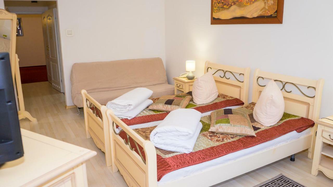 Hotel Tex Club Botoşani Exteriör bild