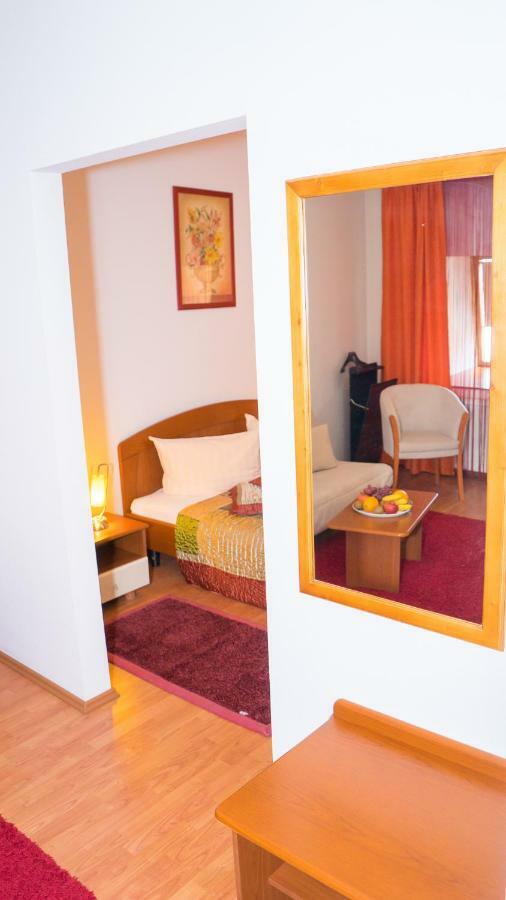 Hotel Tex Club Botoşani Exteriör bild