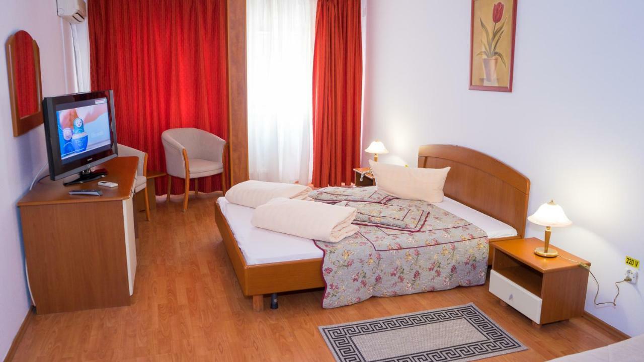 Hotel Tex Club Botoşani Exteriör bild