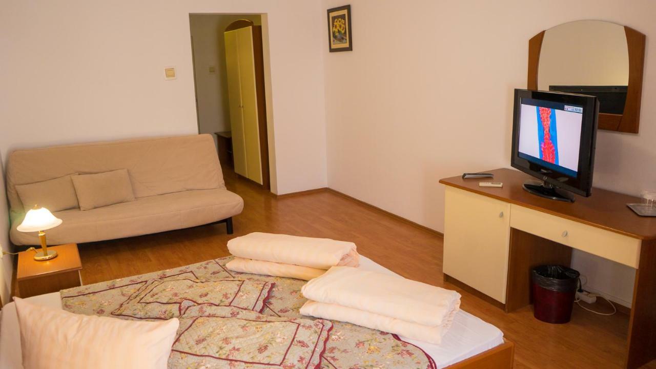 Hotel Tex Club Botoşani Exteriör bild
