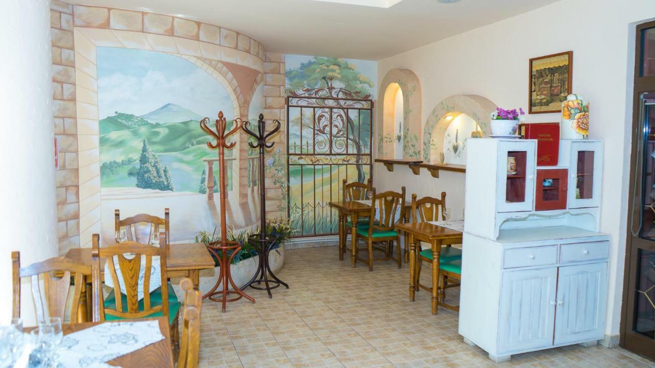 Hotel Tex Club Botoşani Exteriör bild