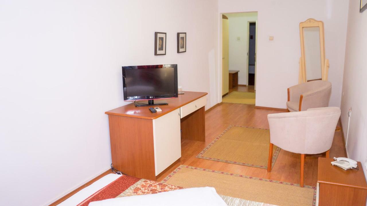 Hotel Tex Club Botoşani Exteriör bild