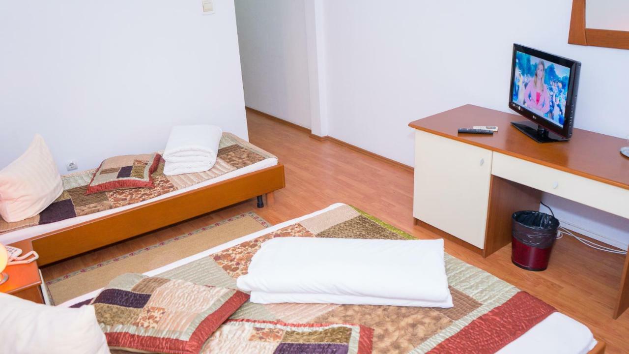 Hotel Tex Club Botoşani Exteriör bild