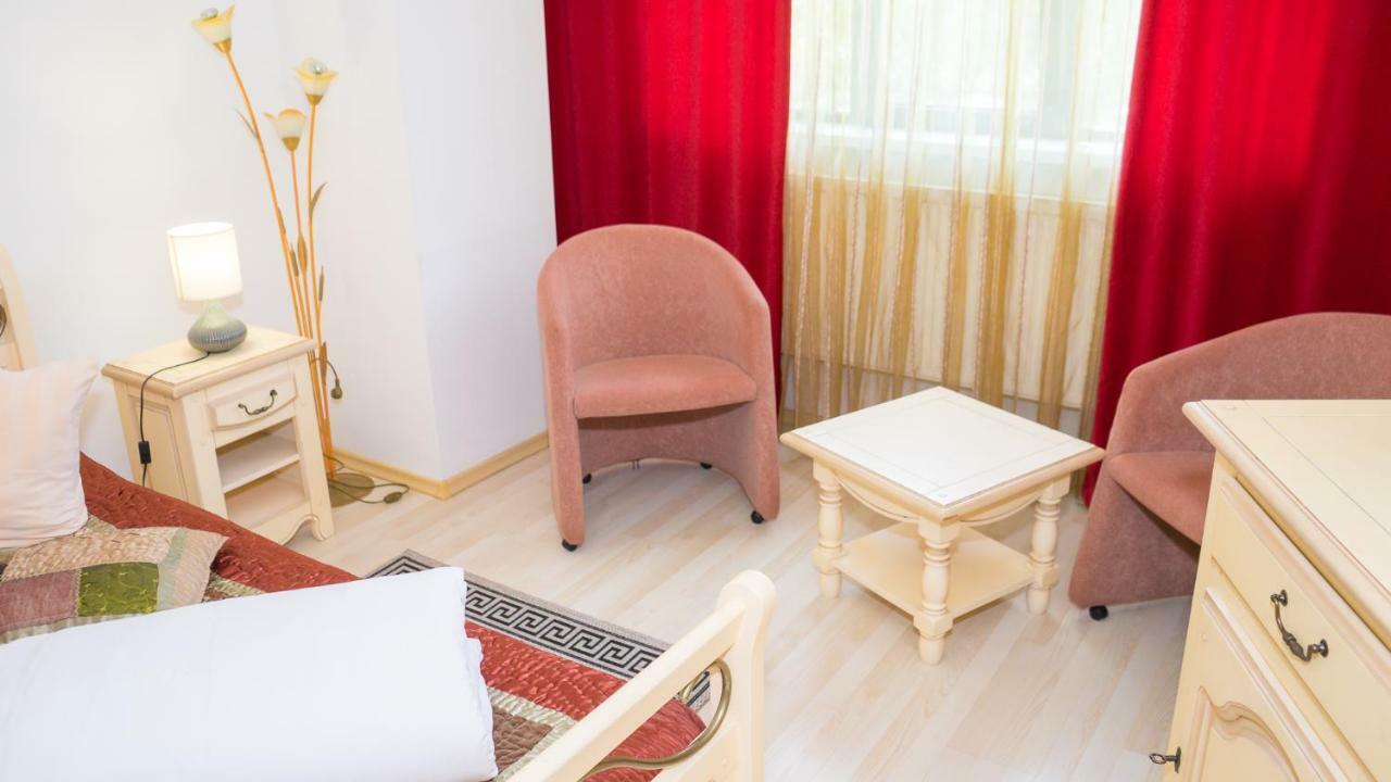 Hotel Tex Club Botoşani Exteriör bild