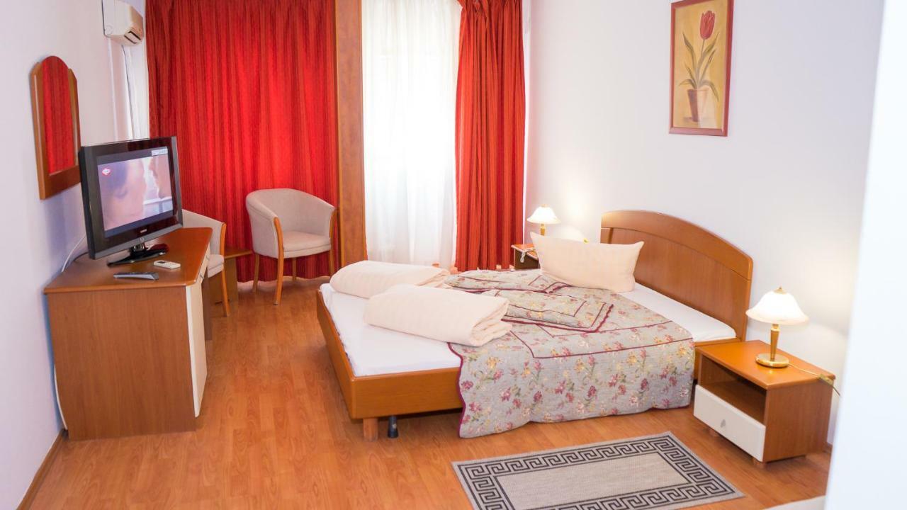 Hotel Tex Club Botoşani Exteriör bild